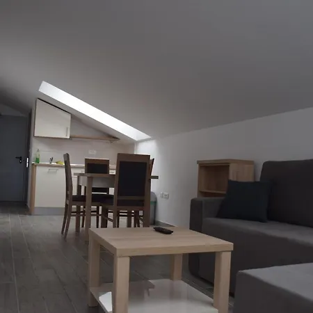 Tota Gostinjska kuća Starigrad Paklenica