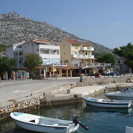 Gostinjska kuća Tota 3*