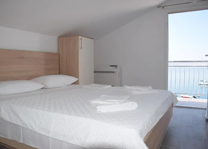 Tota Gostinjska kuća Starigrad Paklenica
