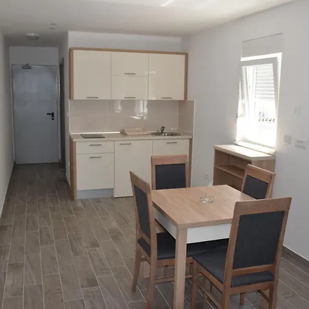 Tota 3* Starigrad Paklenica