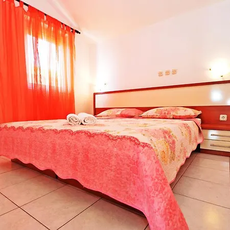 Tota Starigrad Paklenica