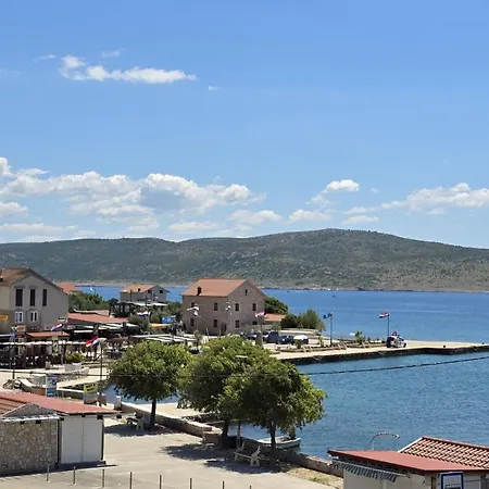 Tota Starigrad-Paklenica