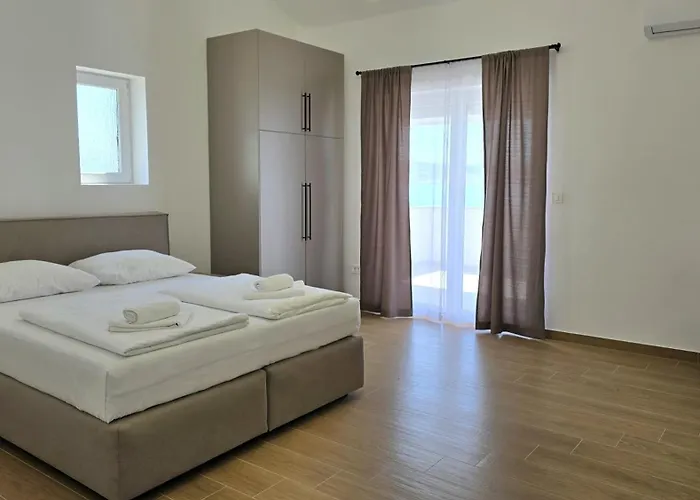 Tota 3* Starigrad Paklenica